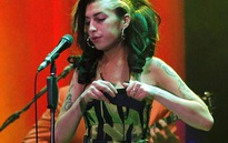 "Amy Winehouse mua ma túy trước khi chết"